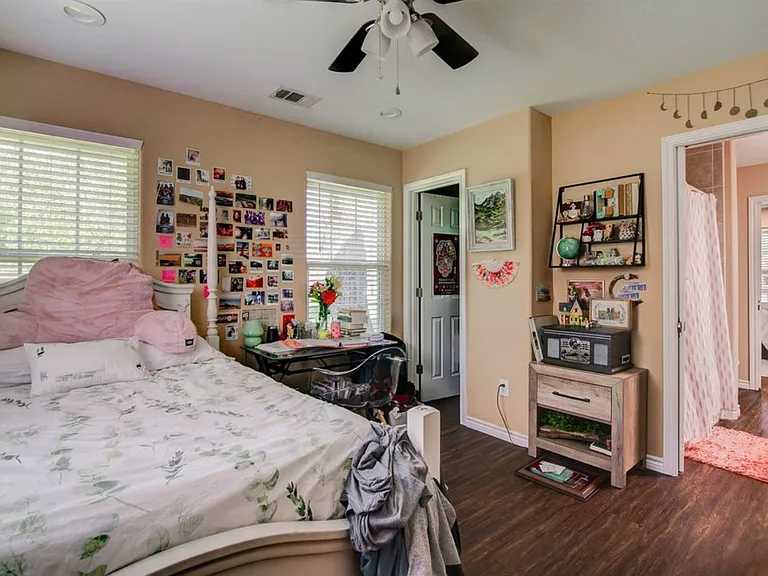 534 E Brockett St — Photo 11