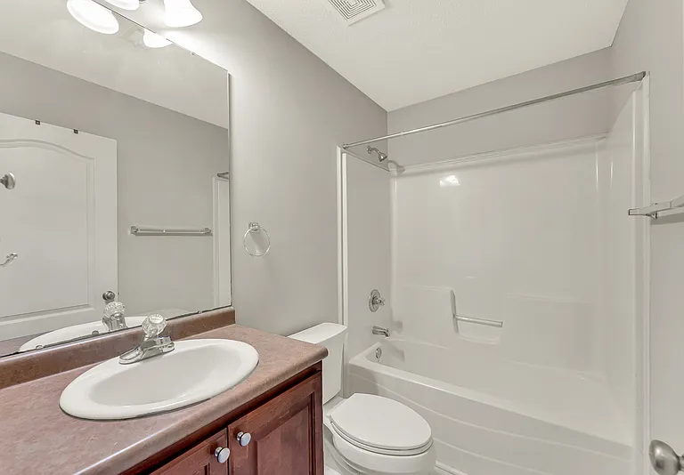 211 High Green Dr — Photo 4