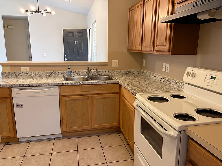 2704 Fennel Rd — Photo 4