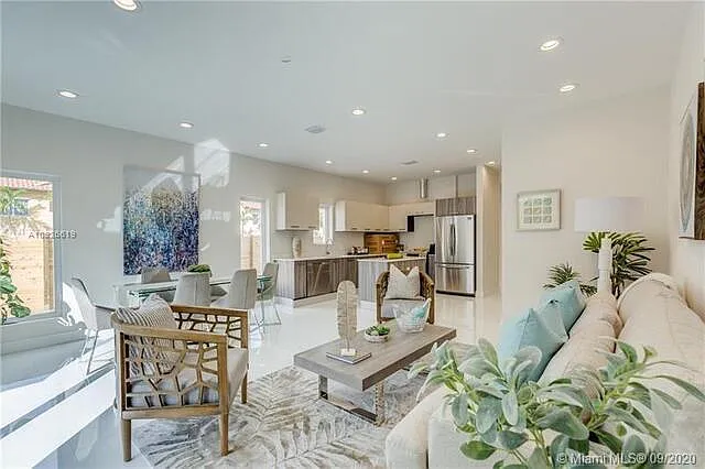 3 bed, 2.5 bath, 1694 sqft, $3,900 — Photo 2