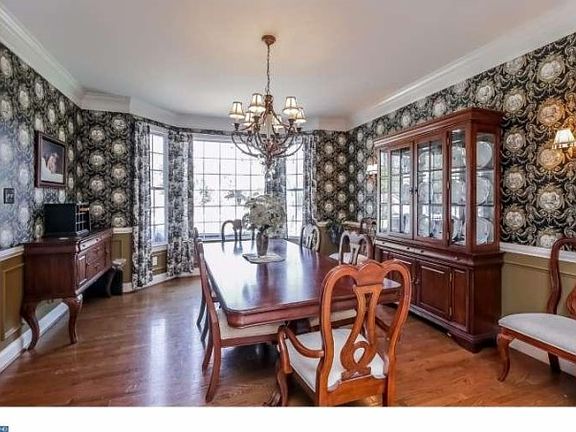 4th image of 208 Betsy Ross Ln