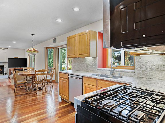 3rd image of 513 Westlawn Dr