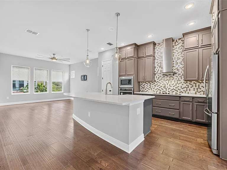 9597 Cavendish Dr — Photo 5