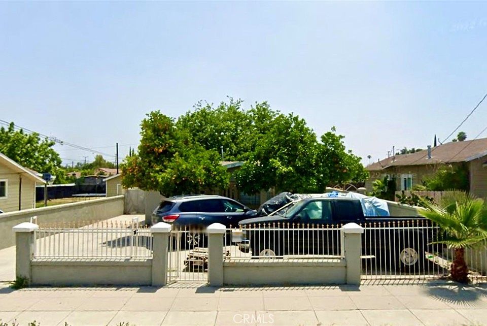 1st image of 1387 W 10th St