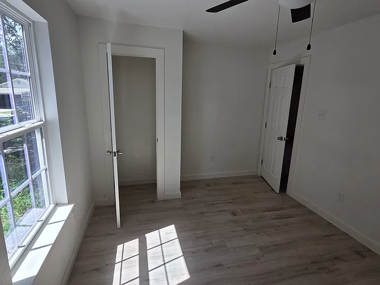 704 W Avenue B — Photo 22