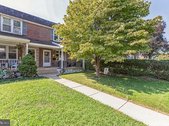 3rd image of 241 Park Dr