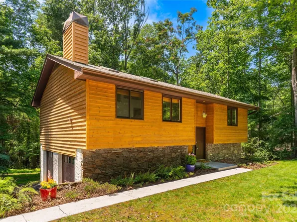 2 Oak Grove Rd, Arden, NC 28704