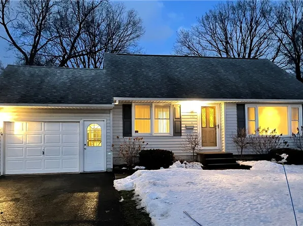 126 Primrose Ln, North Syracuse, NY 13212