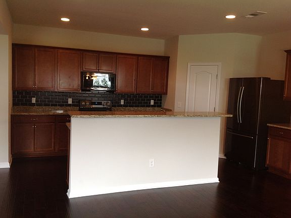 3rd image of 3417 Pitchers Ln