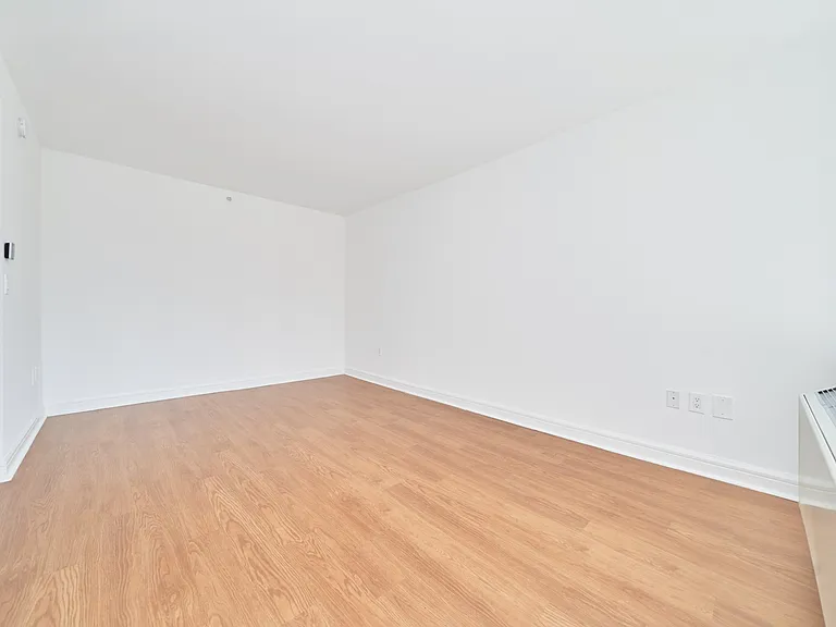 160 Riverside Blvd #12F — Photo 5