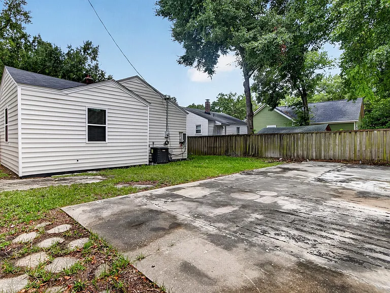 2116 Commander Rd — Photo 30