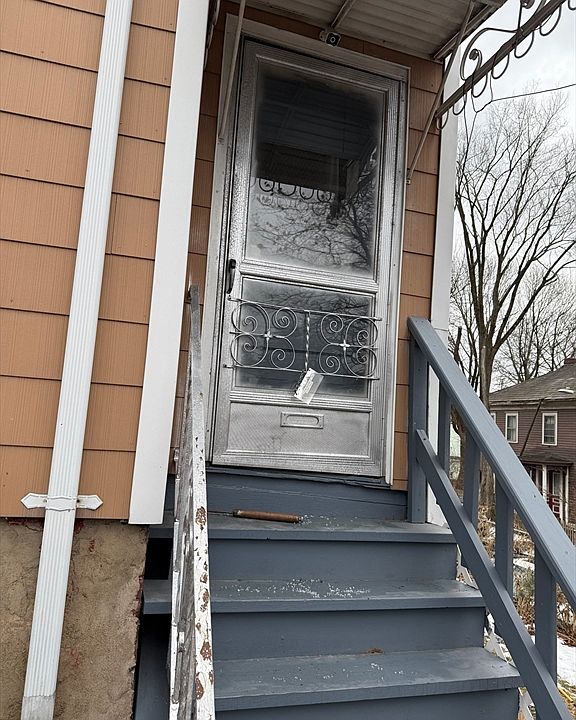 2nd image of 4 Maxwell Ct