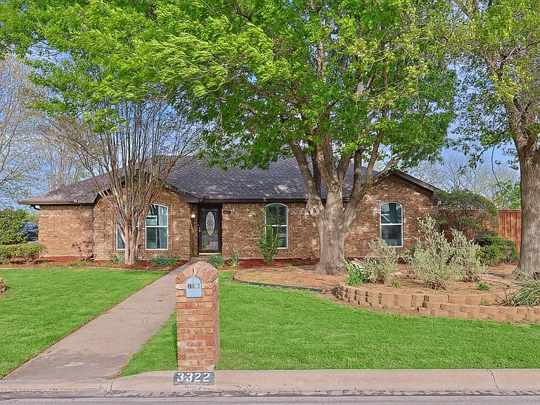 3322 Darby Ln — Photo 7