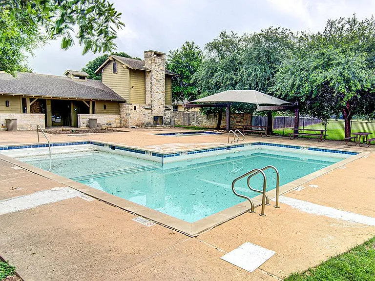 7705 Pebble Creek Dr — Photo 29