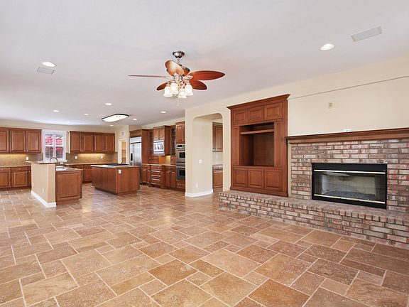 2nd image of 18 Victoria Ln