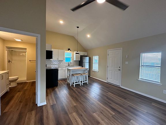 4th image of 1010 Rockmoor #7