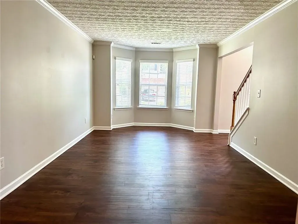 4 bed, 2521 sqft, $2,700 — Photo 3