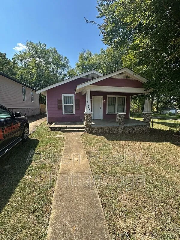 2 bed, 1.0 bath, 925 sqft, $1,095 — Photo 1