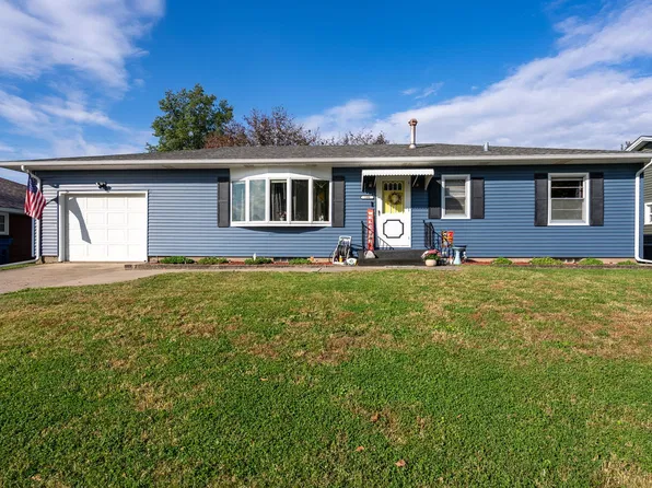 146 N Century St, Walcott, IA 52773