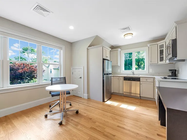 68 Woburn St #68 — Photo 24