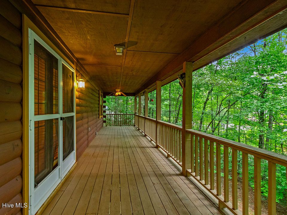 10th image of 186 Amandas Way