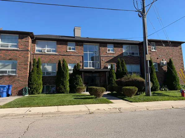 342 Lakeshore Rd W #6, Mississauga, ON L5H 1H1