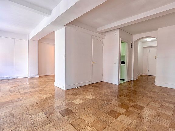 2nd image of 150 E 39th St APT 1404