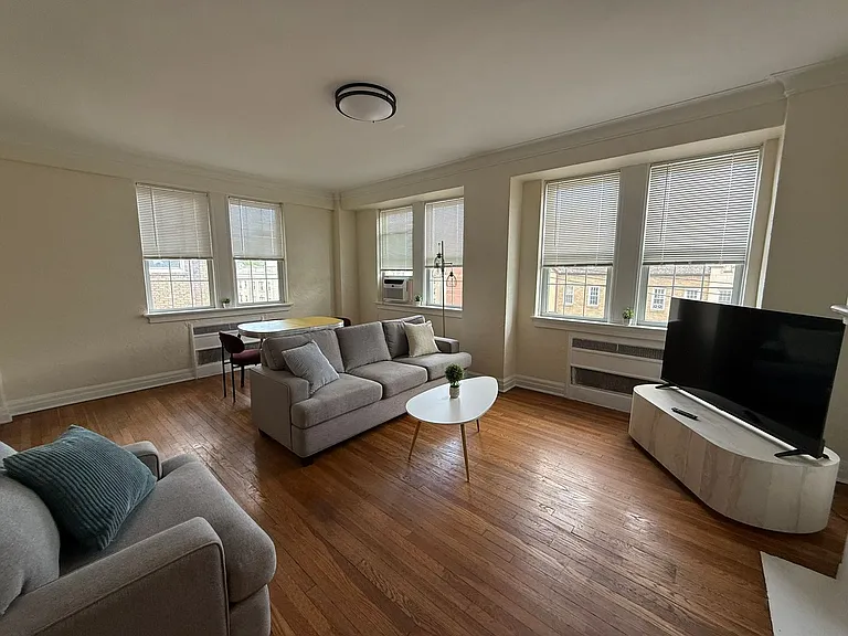 New King Edward Apartments — Photo 379