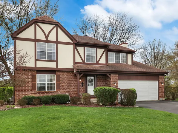 907 Lancaster Ln, Lake Zurich, IL 60047