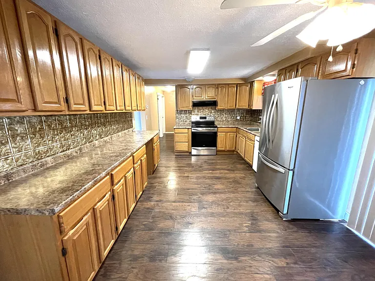 141 Richards Ave — Photo 1