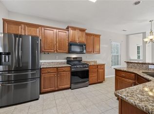 705 Creekwood Dr, Chesapeake, VA 23323