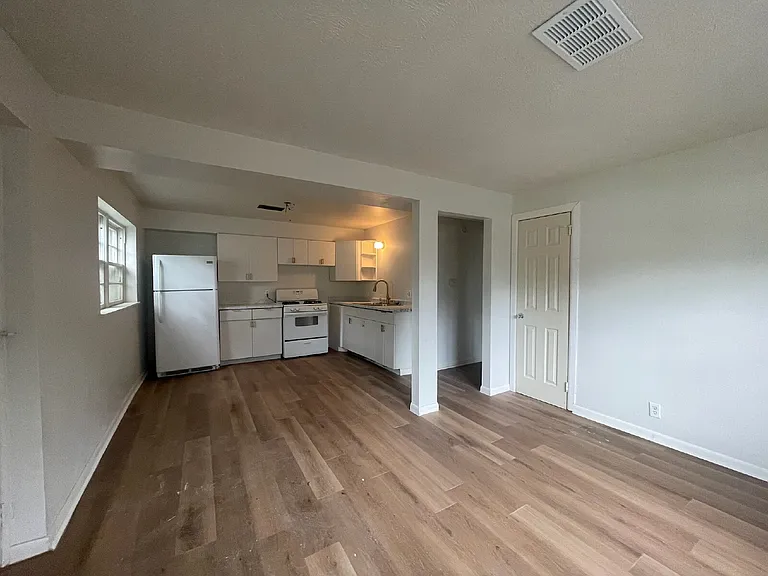 6001 Evans St — Photo 3