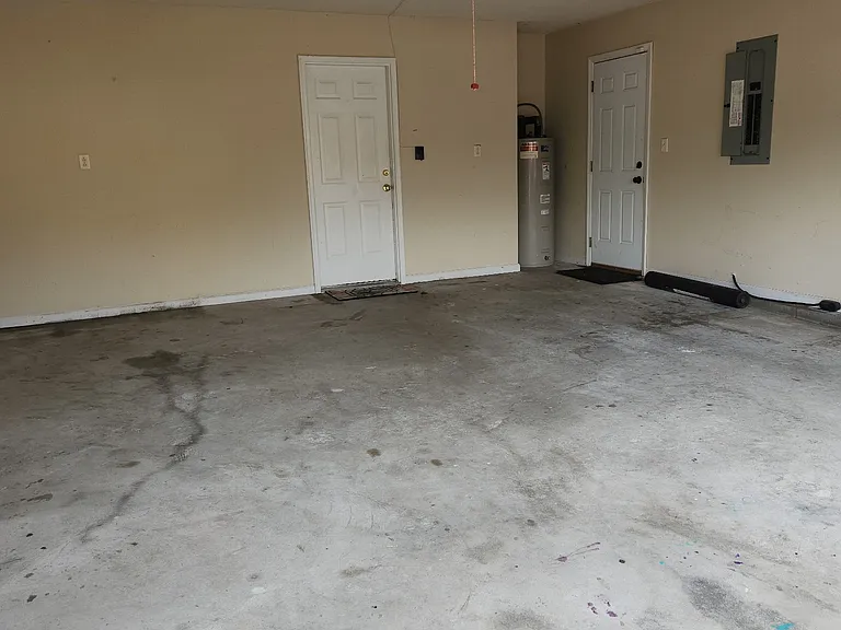 107 Pollard Dr — Photo 3