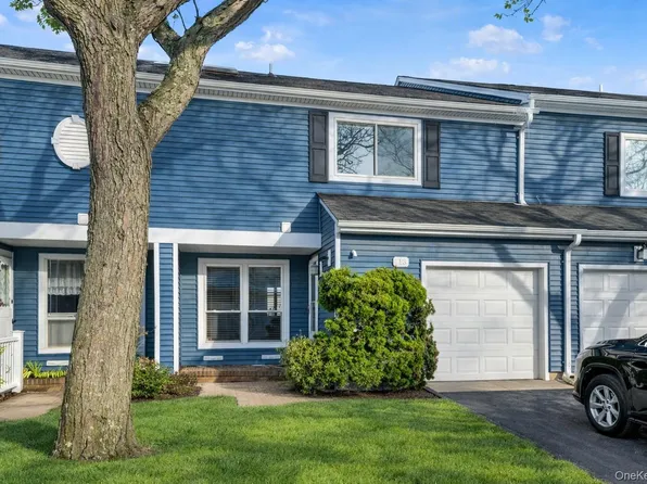 100 Baker Court #113, Island Park, NY 11558