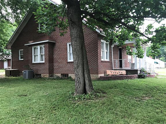 3rd image of 310 N Cedar St