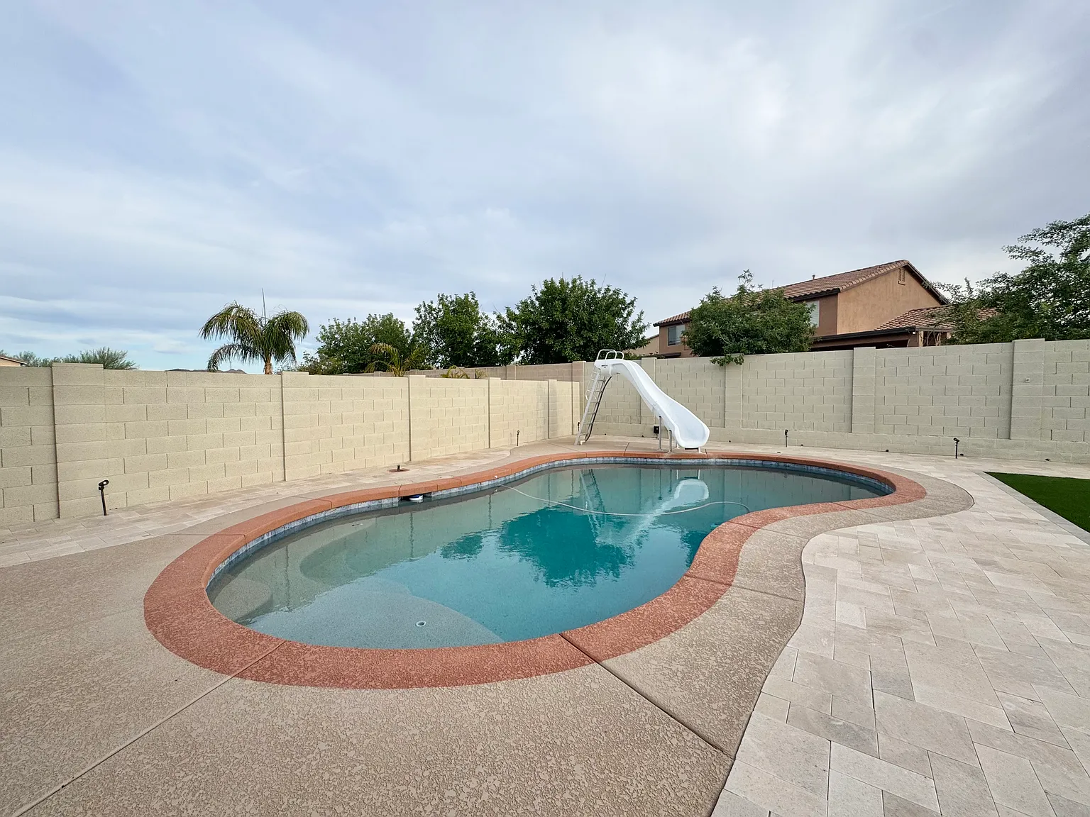 6 bed, 4034 sqft, $3,900 — Photo 4