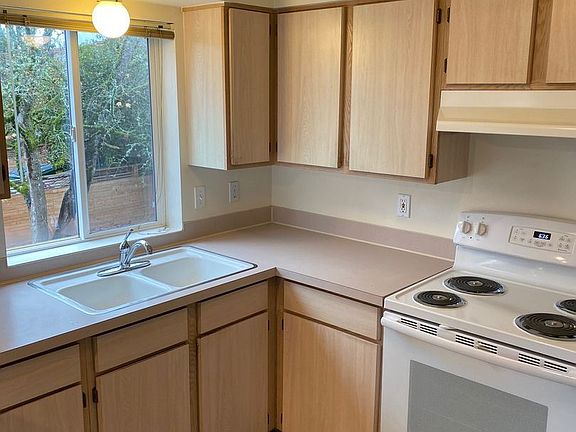 3rd image of 16990 NE 80th St APT 205