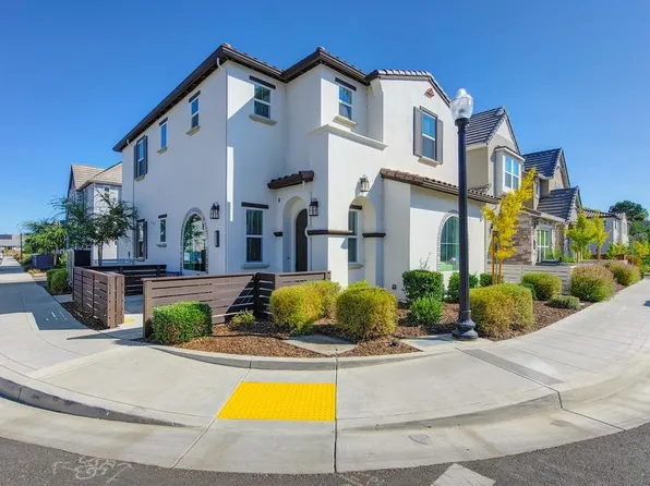 3229 Giovanni St, Sacramento, CA 95818