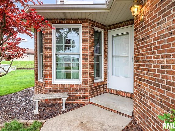 3rd image of 1739 Robin Ave #1739