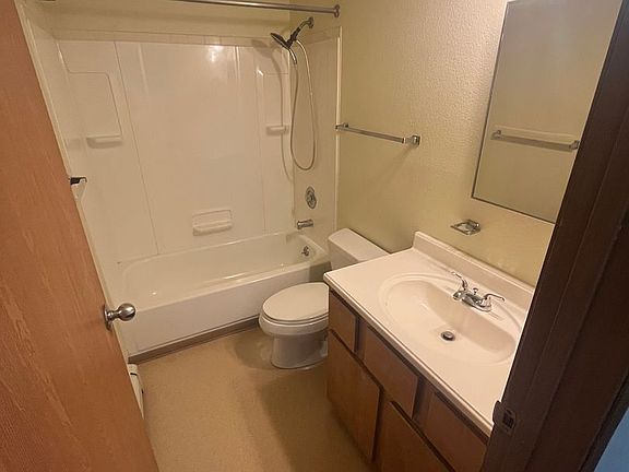 4th image of 1209 Bainbridge Blvd