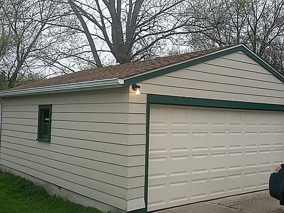 3rd image of 1212 W 62nd Pl