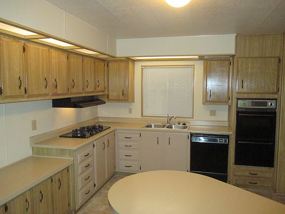 5th image of 45368 Acacia Ave