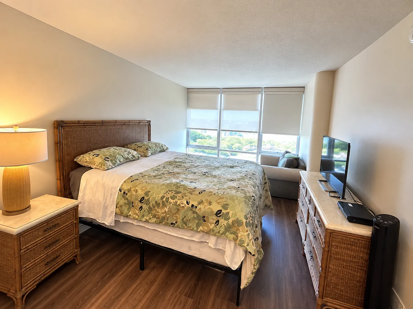 2 bed, 966 sqft, $3,950 — Photo 4
