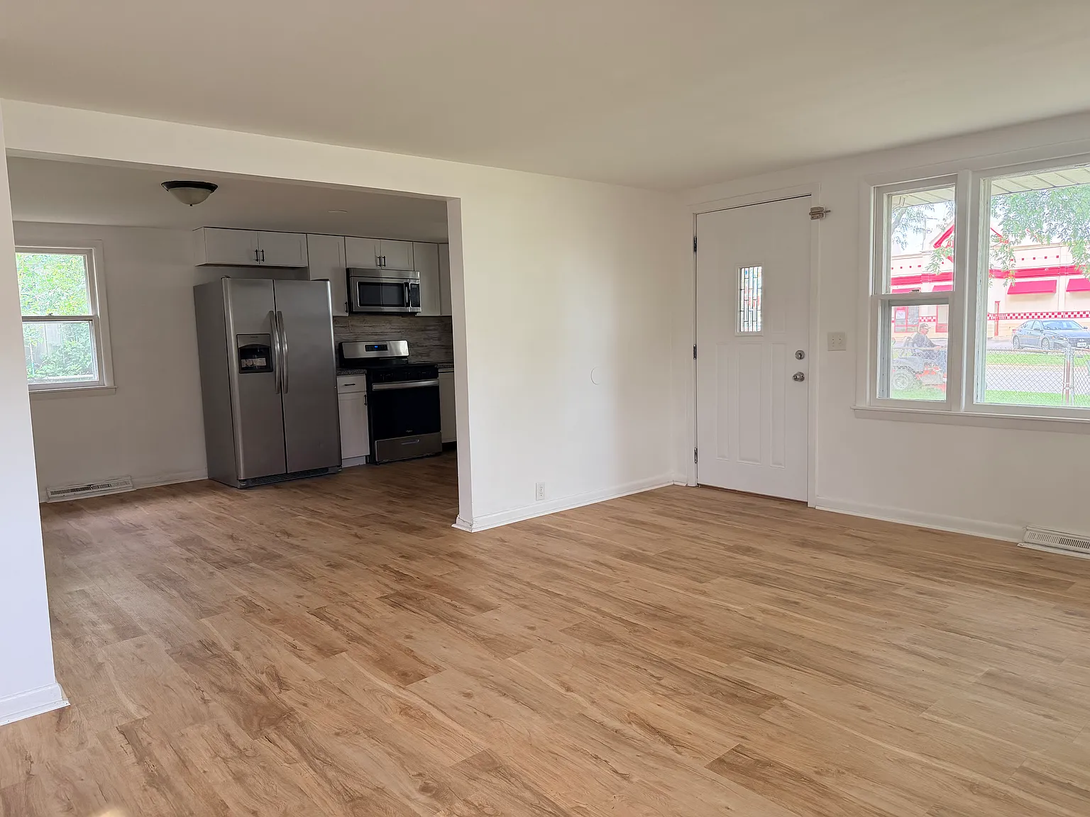 3 bed, 1085 sqft, $2,095 — Photo 4