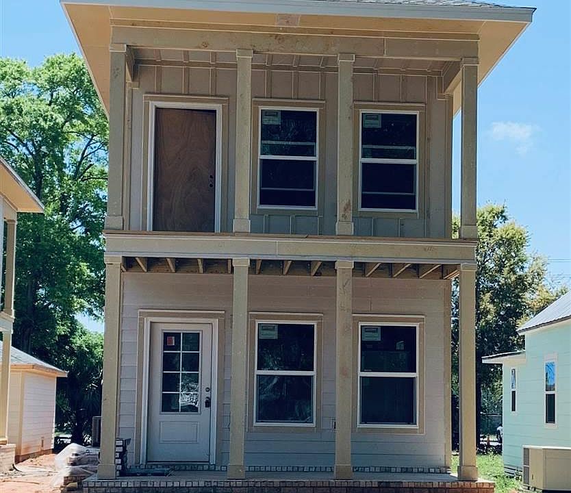 1st image of 520 W Romana