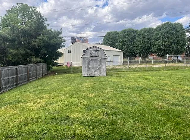 907 Dixiana Dr — Photo 20