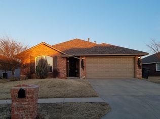 4112 Madison Ave, Moore, OK 73160