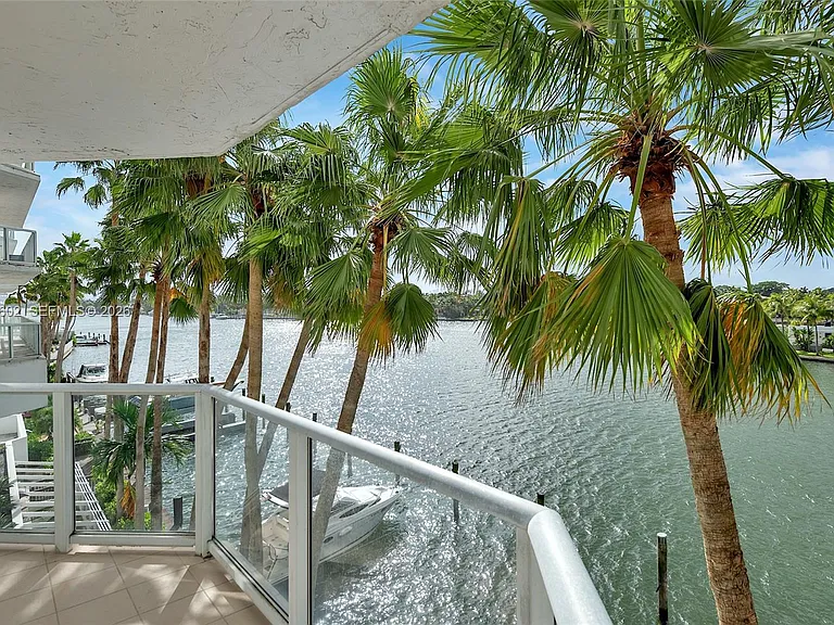 5900 Collins Ave #408 — Photo 3