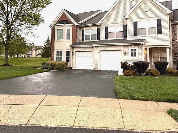3rd image of 105 Silver Oak Ct