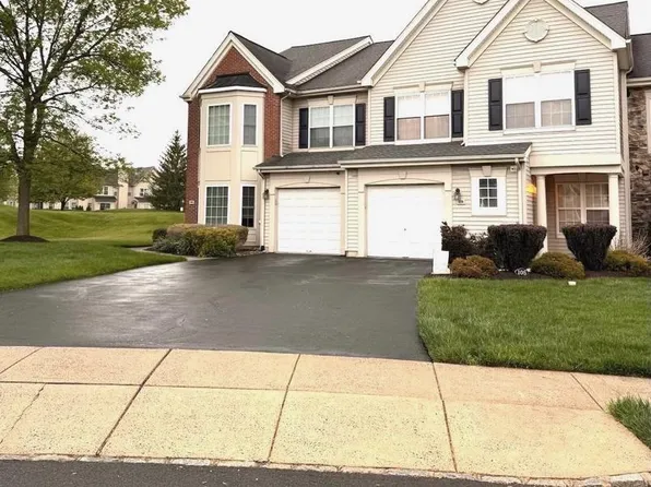105 Silver Oak Ct, Warminster, PA 18974